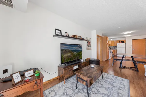 $195,000 | 1590 Parkwood Drive, Unit 207, Woodbury, MN 55125