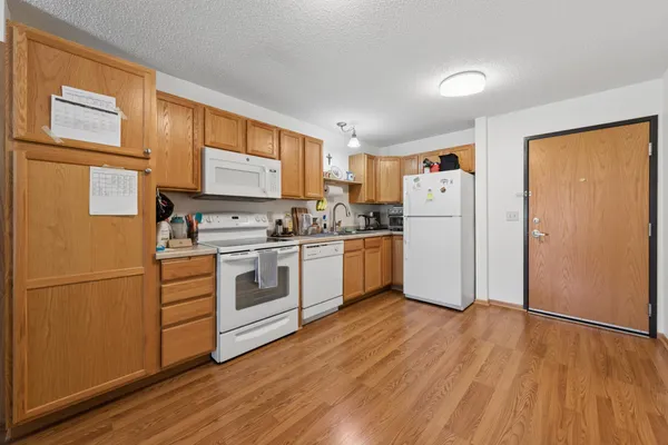 $195,000 | 1590 Parkwood Drive, Unit 207, Woodbury, MN 55125