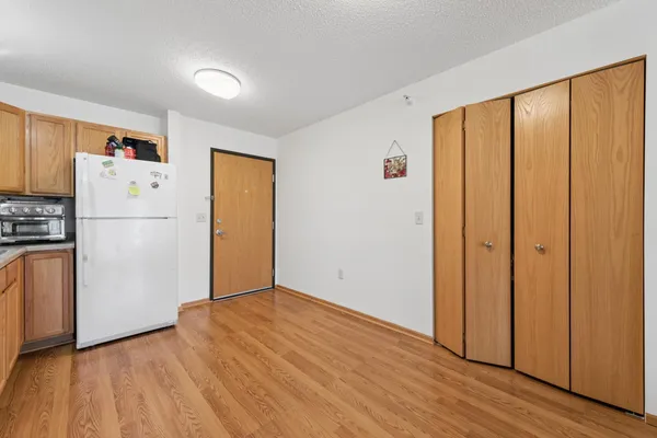 $195,000 | 1590 Parkwood Drive, Unit 207, Woodbury, MN 55125