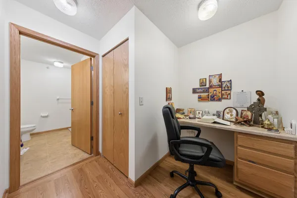 $195,000 | 1590 Parkwood Drive, Unit 207, Woodbury, MN 55125