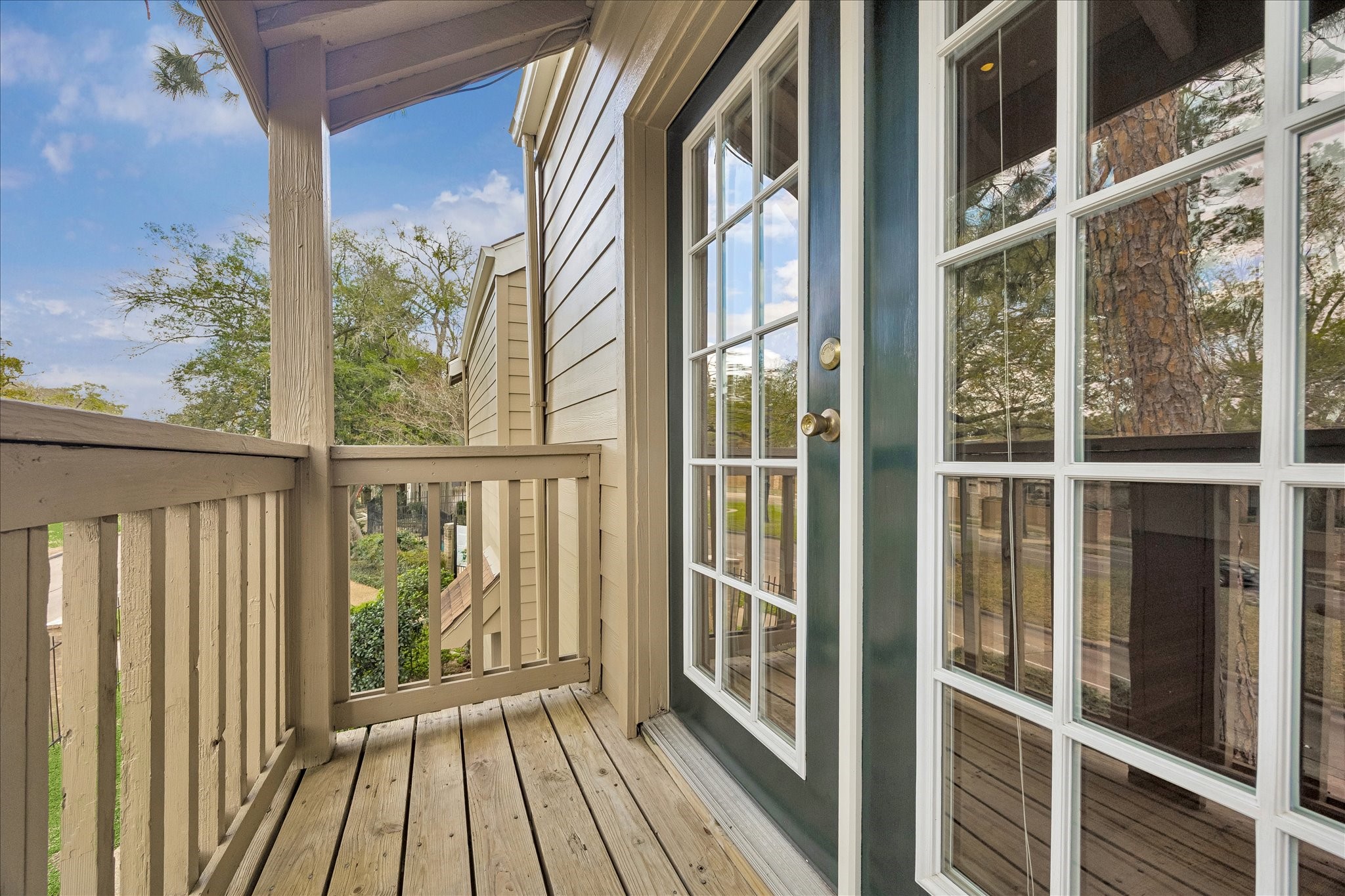 2100 Tanglewilde Street, Unit 286 Houston, TX 77063 - Photo 12 of 22 Covered Balcony - Double Pane Windows