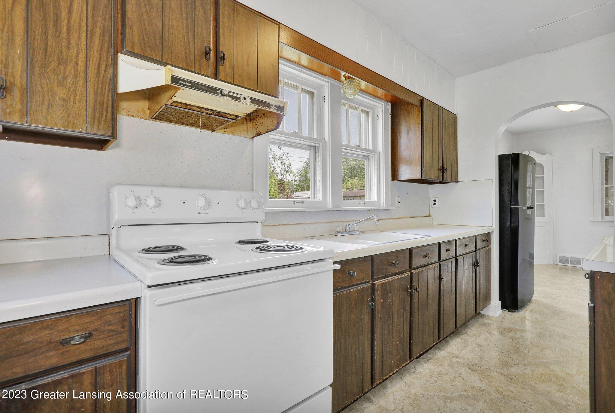 309 Bon Air Road Lansing, MI 48917 - Photo 13 of 30 18-web-or-mls-Open Ended Media-18