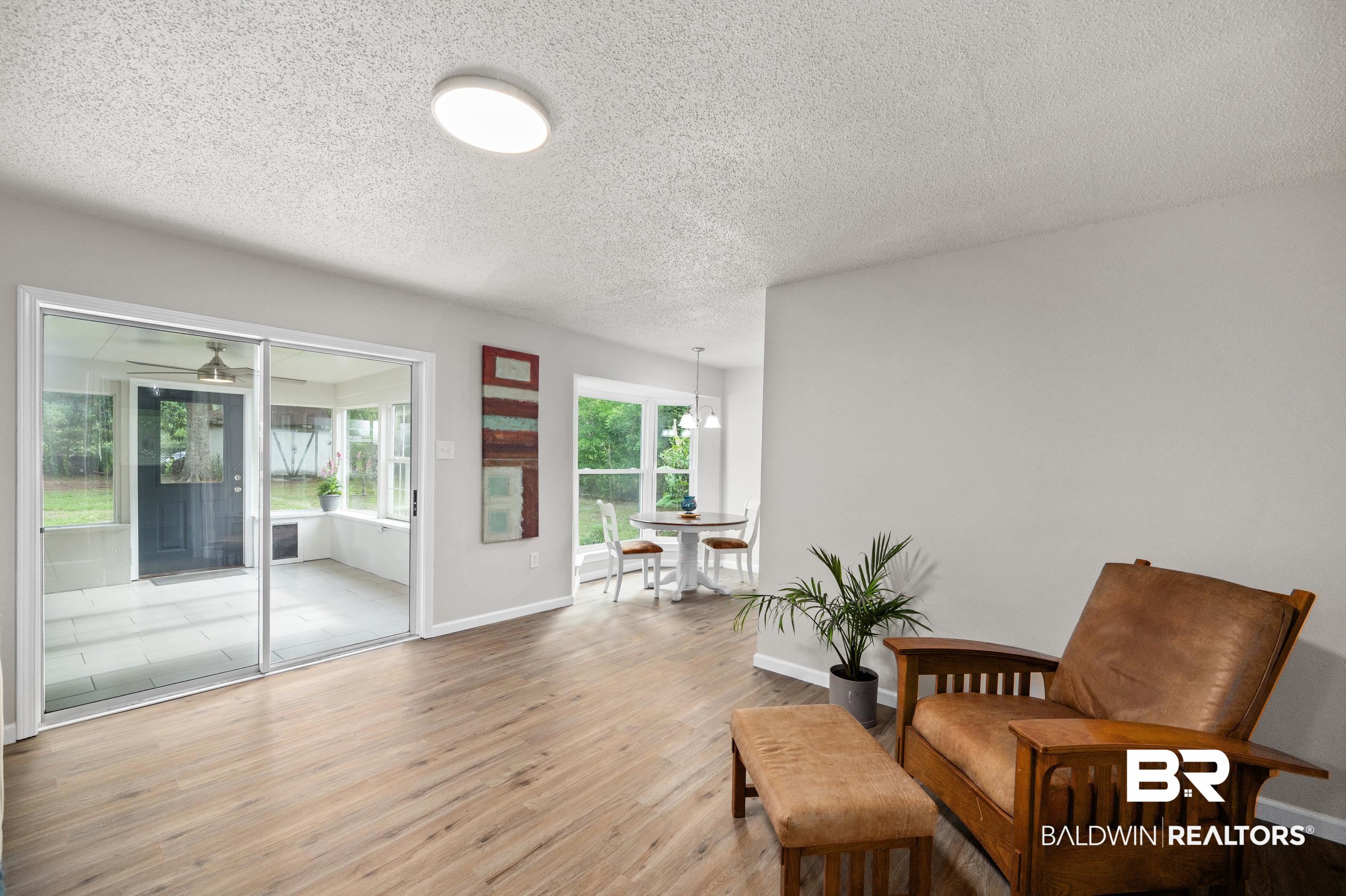 6012 Booker Circle Mobile, AL 36693 - Photo 9 of 34 Living Room
