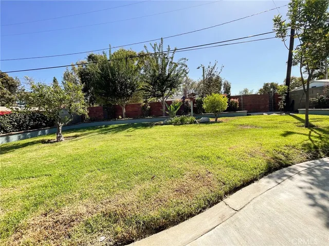 a view of a fountain in front of a house