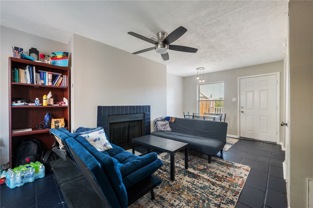 4441 Old College Road, Unit 7202 Bryan, TX 77801 - Photo 3 of 12