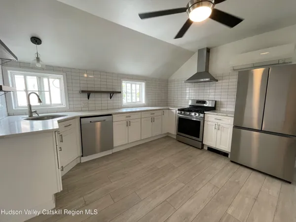 $2,400 | 502 Warren Street, Unit C, Hudson, NY 12534