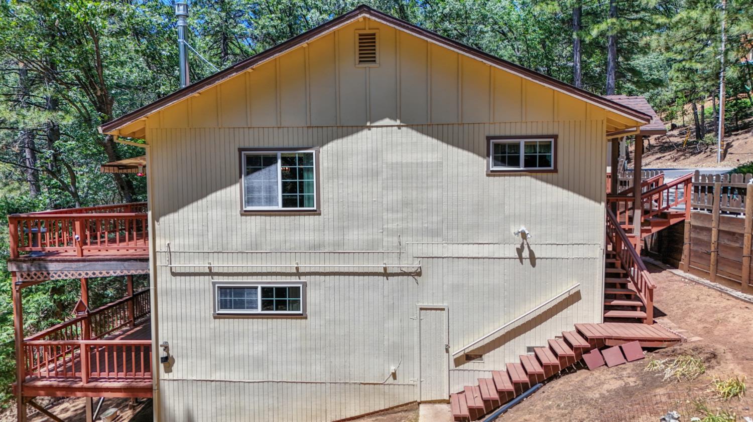 23998 Stable Road Sonora, CA 95370 - Photo 41 of 41 a large white building with a white roof