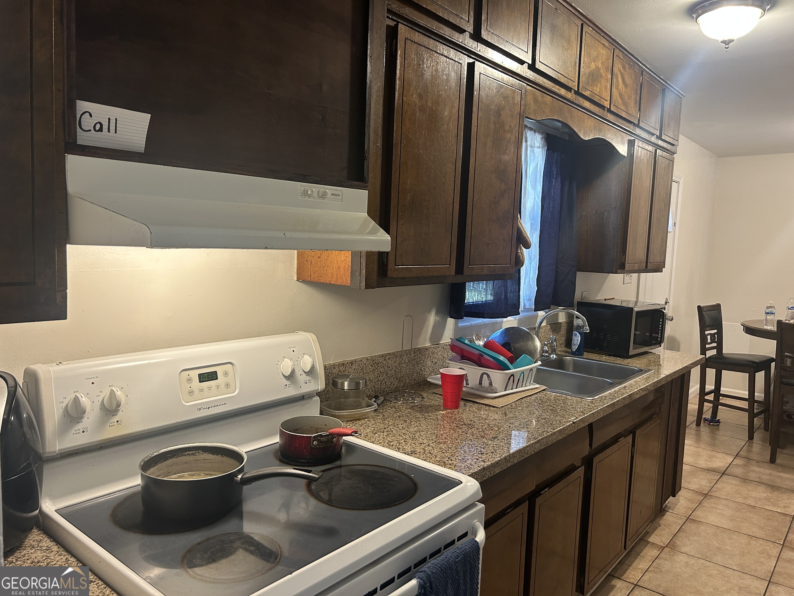 219 Oregon Trail Warner Robins, GA 31093 - Photo 4 of 8 a kitchen with a sink a stove and a cabinets