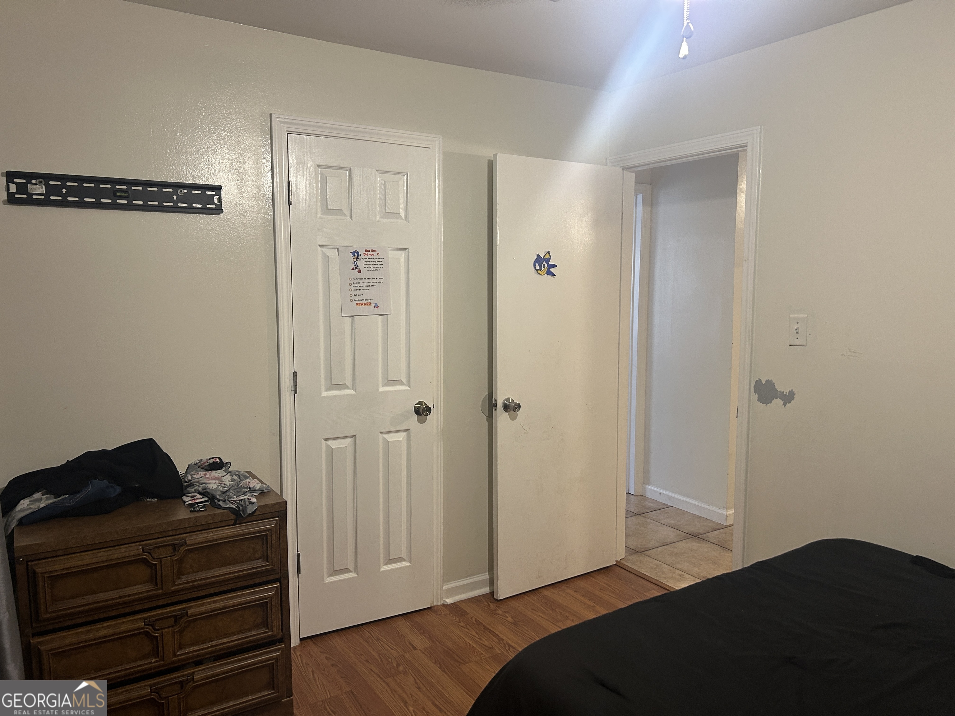 219 Oregon Trail Warner Robins, GA 31093 - Photo 7 of 8 a bedroom with a bed and a dresser