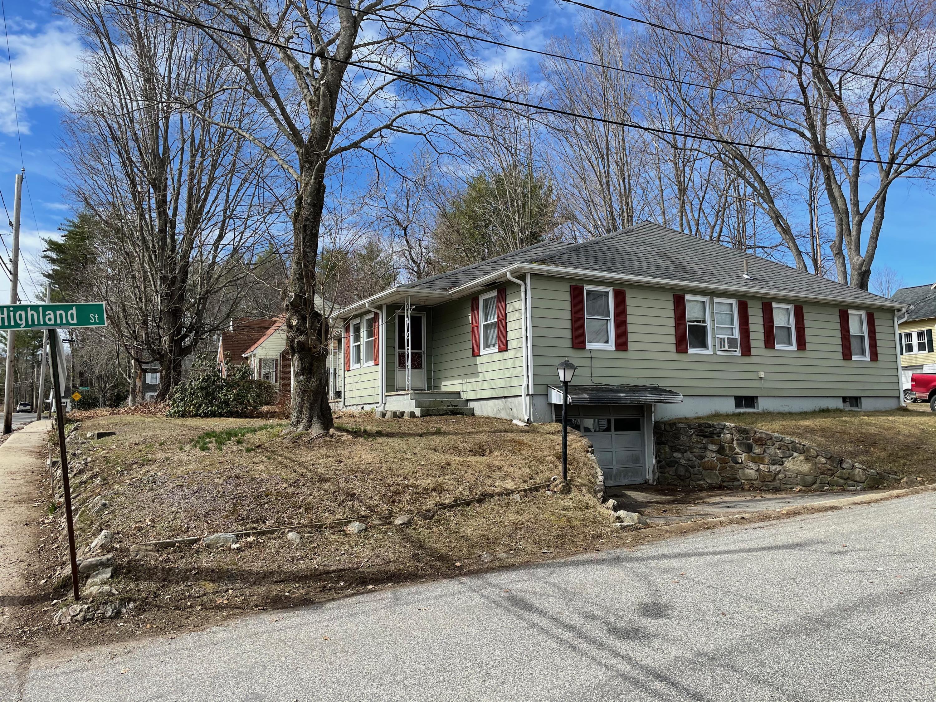 53 Oak Street Springvale, ME 04083 - Photo 1 of 24 IMG_0924