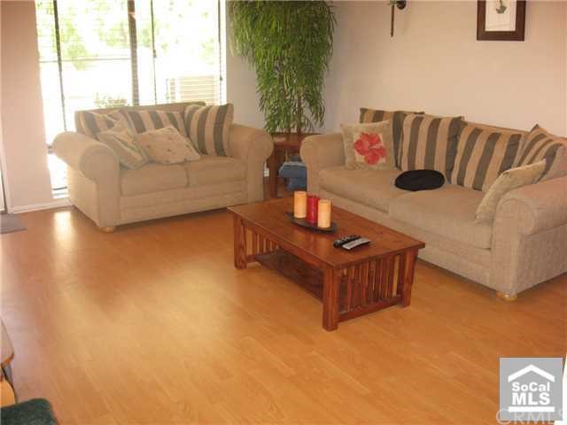 Look at this exquisitely rich wood laminate floors: this is what would greet you everyday as you enter!!