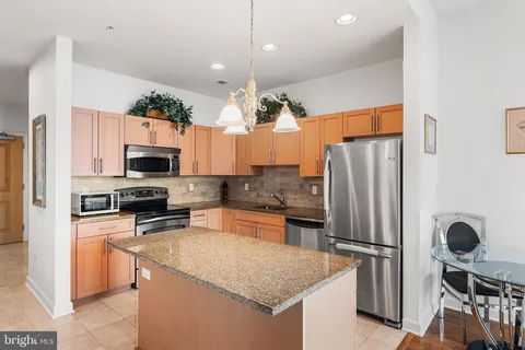 $380,000 | 901 North Penn Street, Unit F1609, Philadelphia, PA 19123