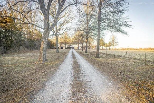 $450,000 | 6260 183rd Road, Chanute, KS 66720