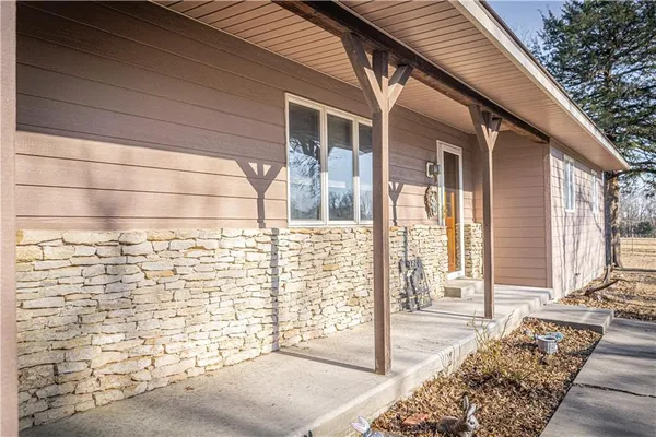 $450,000 | 6260 183rd Road, Chanute, KS 66720