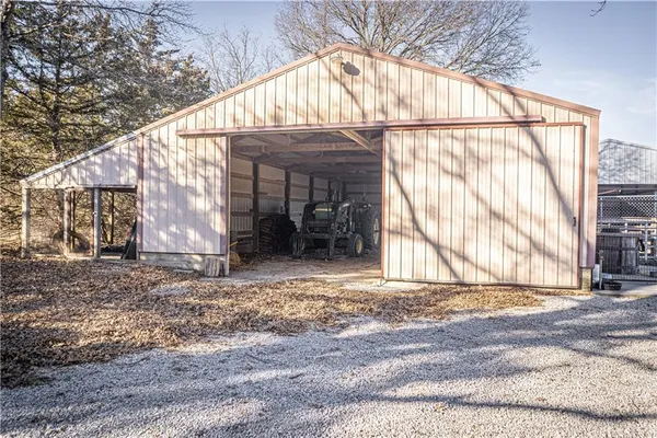 $865,000 | 6260 183rd Road, Chanute, KS 66720