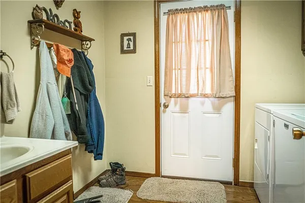 $450,000 | 6260 183rd Road, Chanute, KS 66720