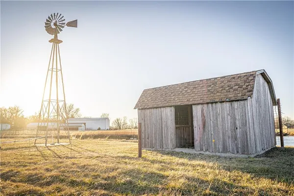 $865,000 | 6260 183rd Road, Chanute, KS 66720