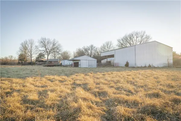 $865,000 | 6260 183rd Road, Chanute, KS 66720