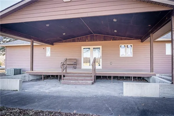 $865,000 | 6260 183rd Road, Chanute, KS 66720