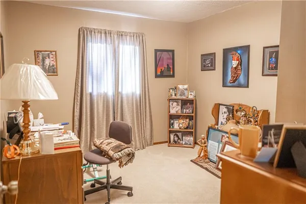 $450,000 | 6260 183rd Road, Chanute, KS 66720