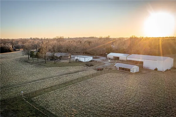 $865,000 | 6260 183rd Road, Chanute, KS 66720