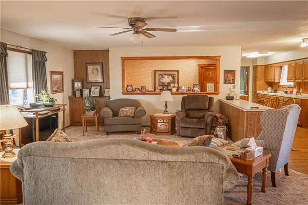 $450,000 | 6260 183rd Road, Chanute, KS 66720