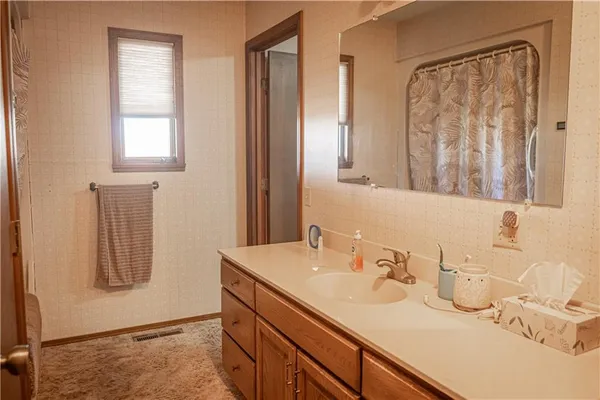 $450,000 | 6260 183rd Road, Chanute, KS 66720