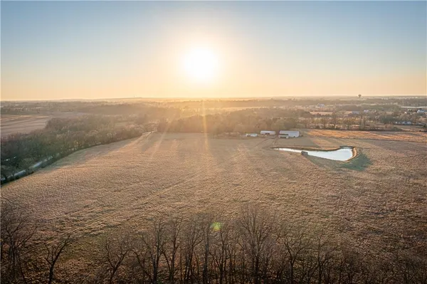 $450,000 | 6260 183rd Road, Chanute, KS 66720