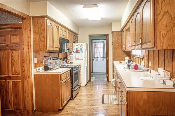 $865,000 | 6260 183rd Road, Chanute, KS 66720