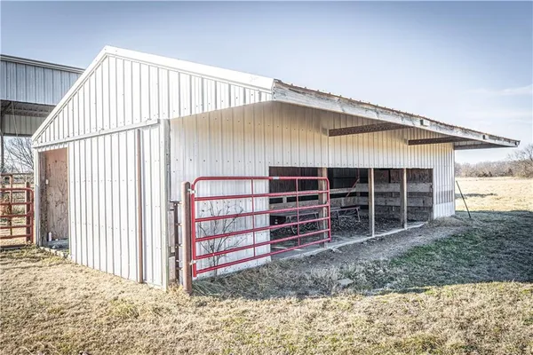 $865,000 | 6260 183rd Road, Chanute, KS 66720