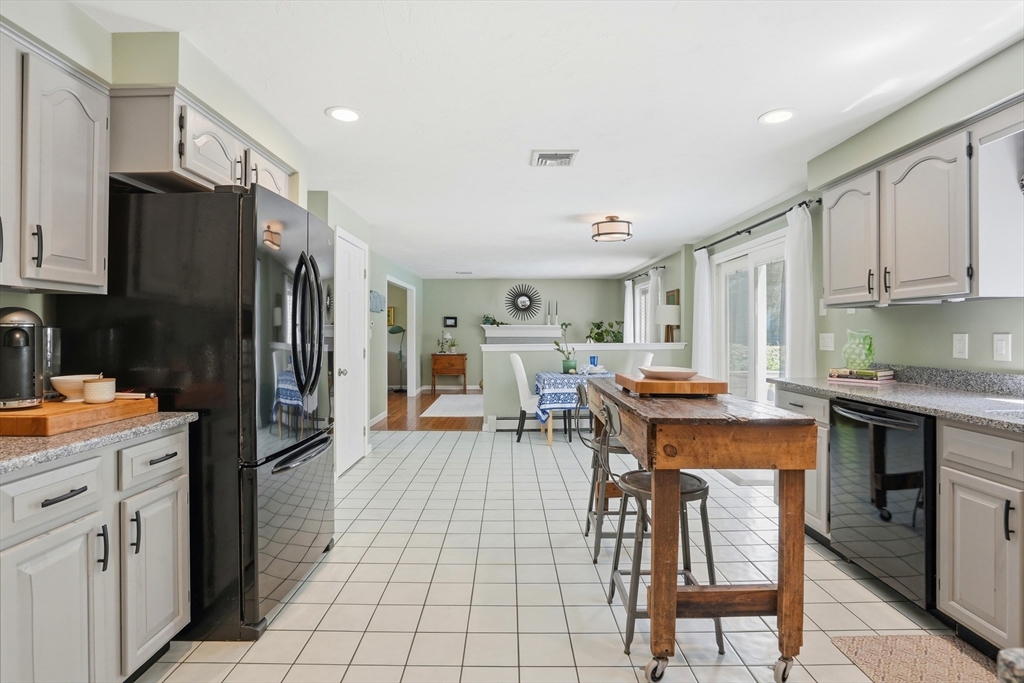 29 Walter Faunce Road Kingston, MA 02364 - Photo 8 of 38