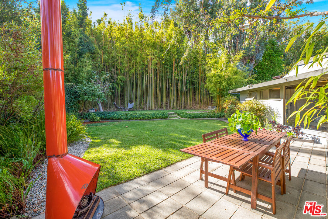 175 Greenfield Avenue Los Angeles, CA 90049 - Photo 13 of 26