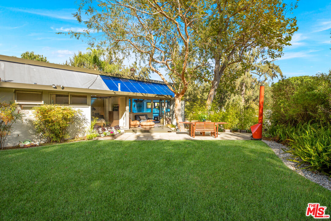 175 Greenfield Avenue Los Angeles, CA 90049 - Photo 14 of 26