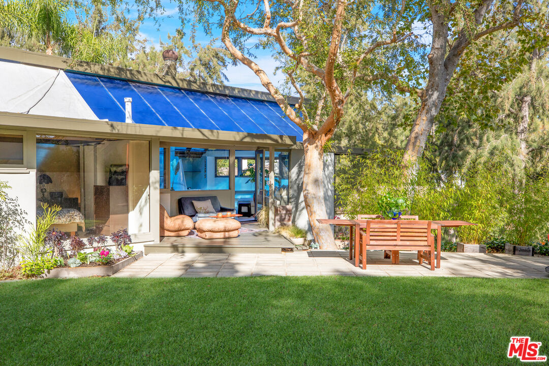 175 Greenfield Avenue Los Angeles, CA 90049 - Photo 15 of 26