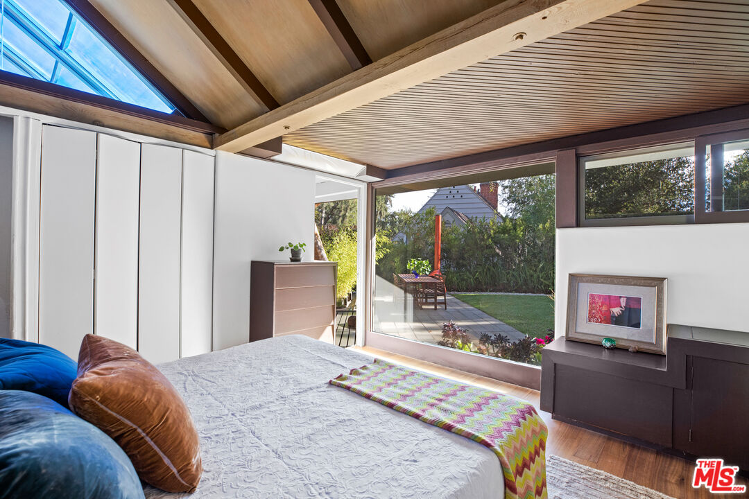 175 Greenfield Avenue Los Angeles, CA 90049 - Photo 21 of 26