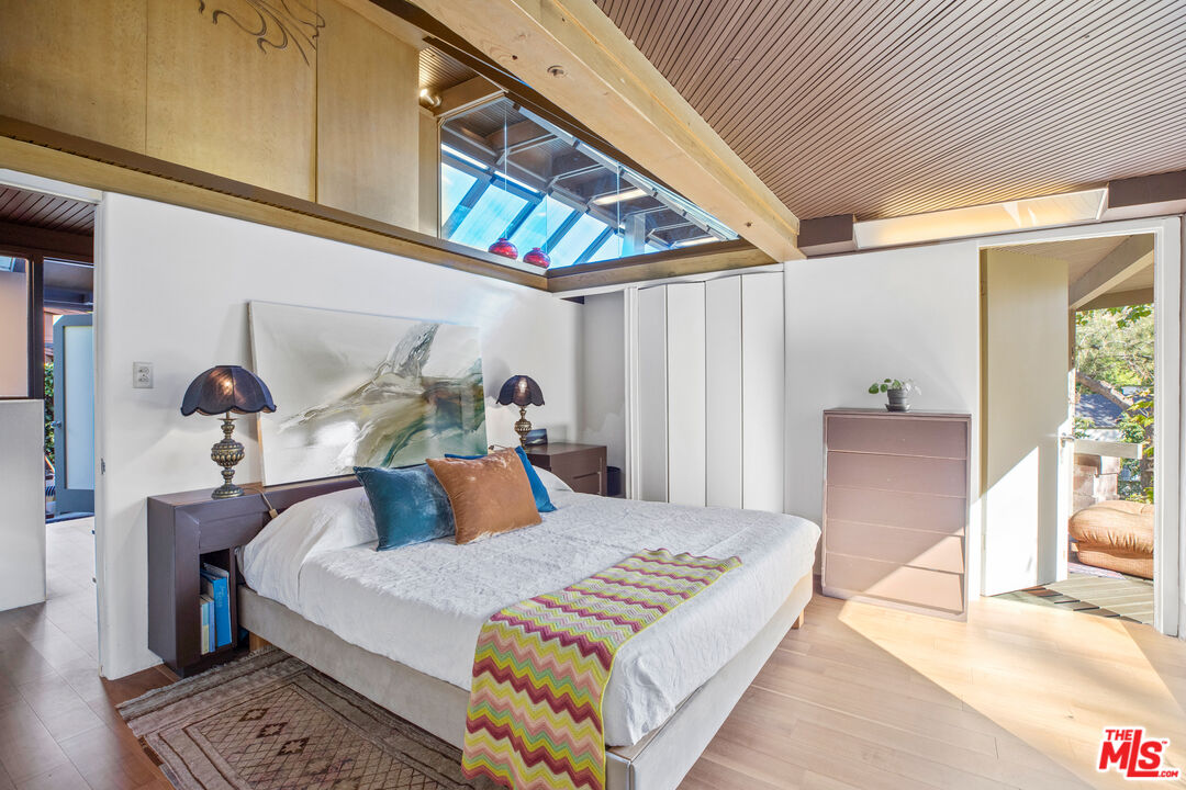 175 Greenfield Avenue Los Angeles, CA 90049 - Photo 22 of 26