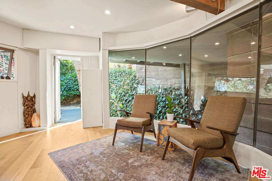 175 Greenfield Avenue Los Angeles, CA 90049 - Photo 24 of 26