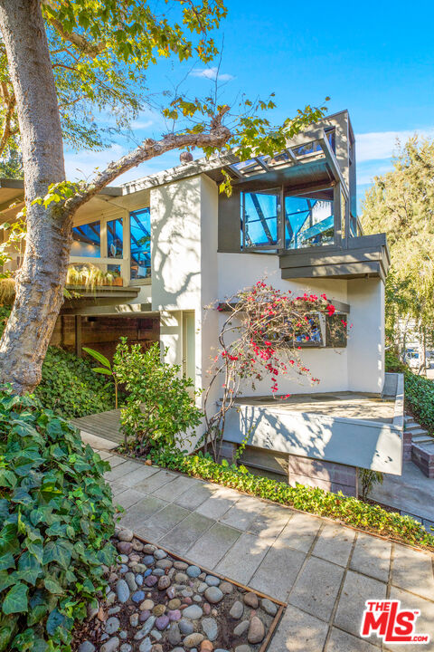 175 Greenfield Avenue Los Angeles, CA 90049 - Photo 26 of 26