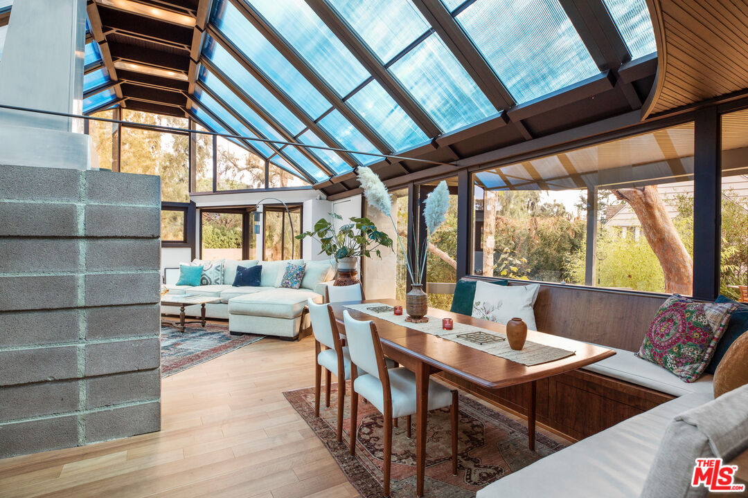 175 Greenfield Avenue Los Angeles, CA 90049 - Photo 8 of 26