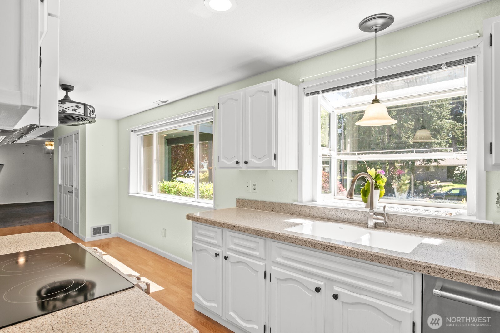 5515 143rd Street Southwest Edmonds, WA 98026 - Photo 7 of 26 Gallery Image 7