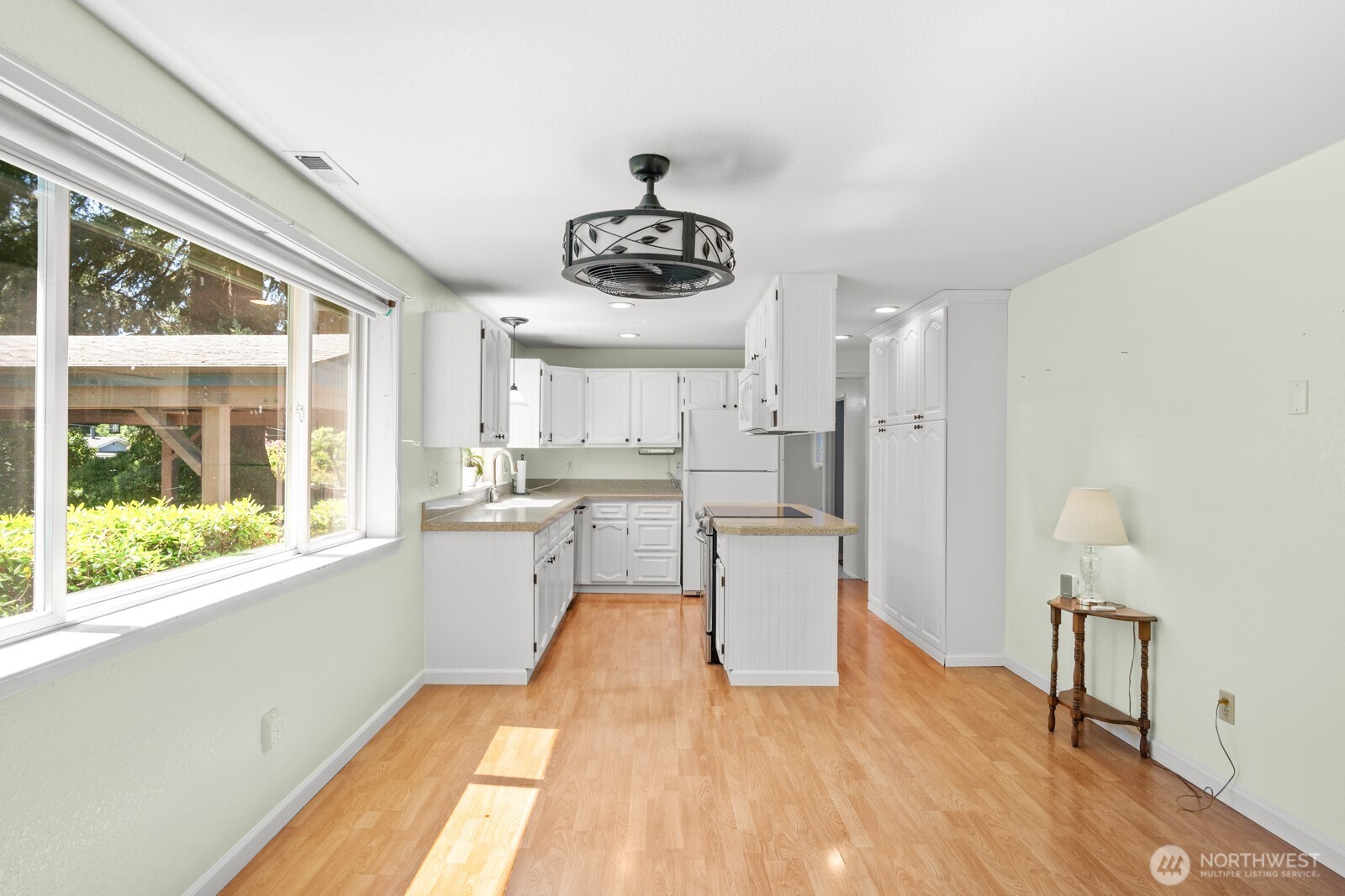 5515 143rd Street Southwest Edmonds, WA 98026 - Photo 9 of 26 Gallery Image 9