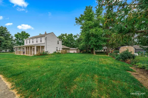 a view of a house with backyard and garden