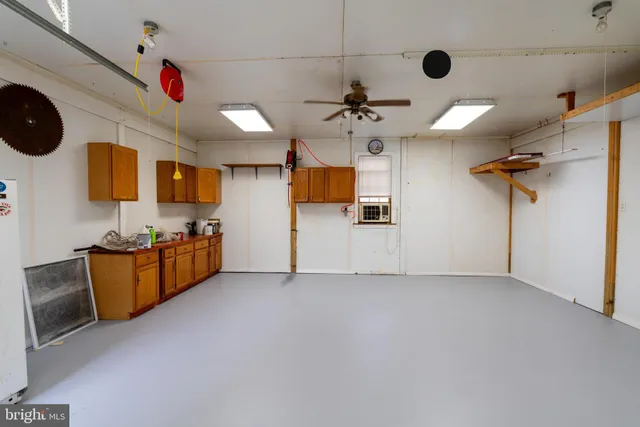 a view of a livingroom with a ceiling fan