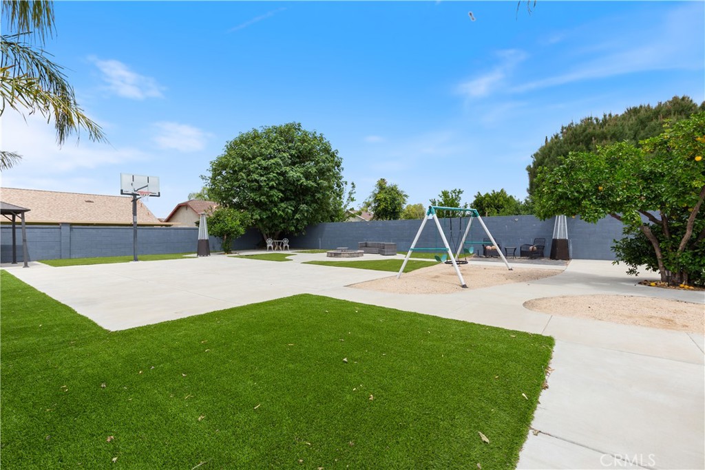 834 South Riverside Avenue Rialto, CA 92376 - Photo 26 of 30 Backyard