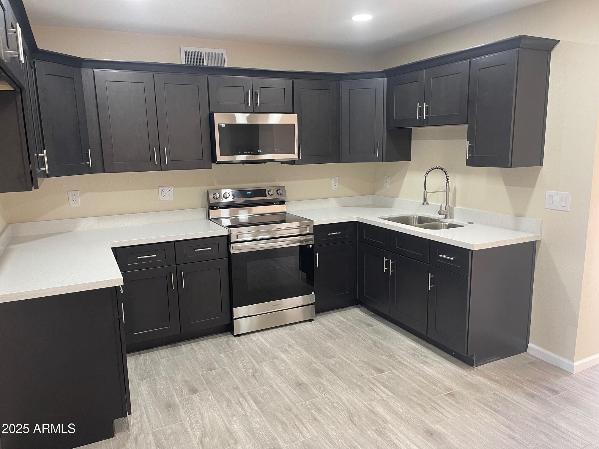 4625 West Thomas Road, Unit 57 Phoenix, AZ 85031 - Photo 3 of 22 Thomas 3