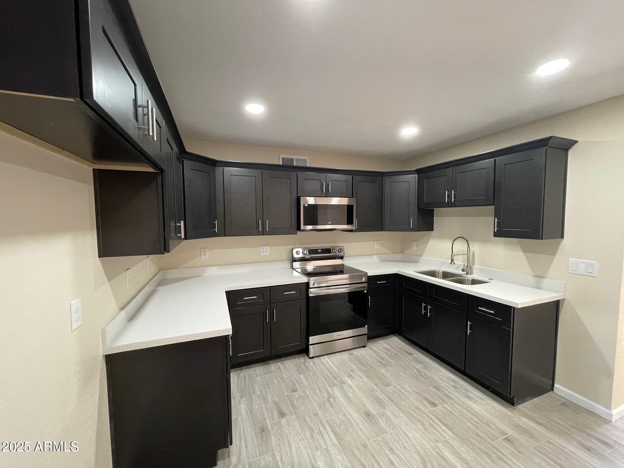 4625 West Thomas Road, Unit 57 Phoenix, AZ 85031 - Photo 5 of 22 Thomas 5