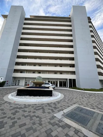 a view of entryway with a front door
