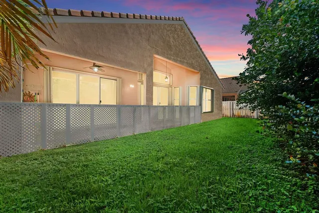 a view of backyard with garden