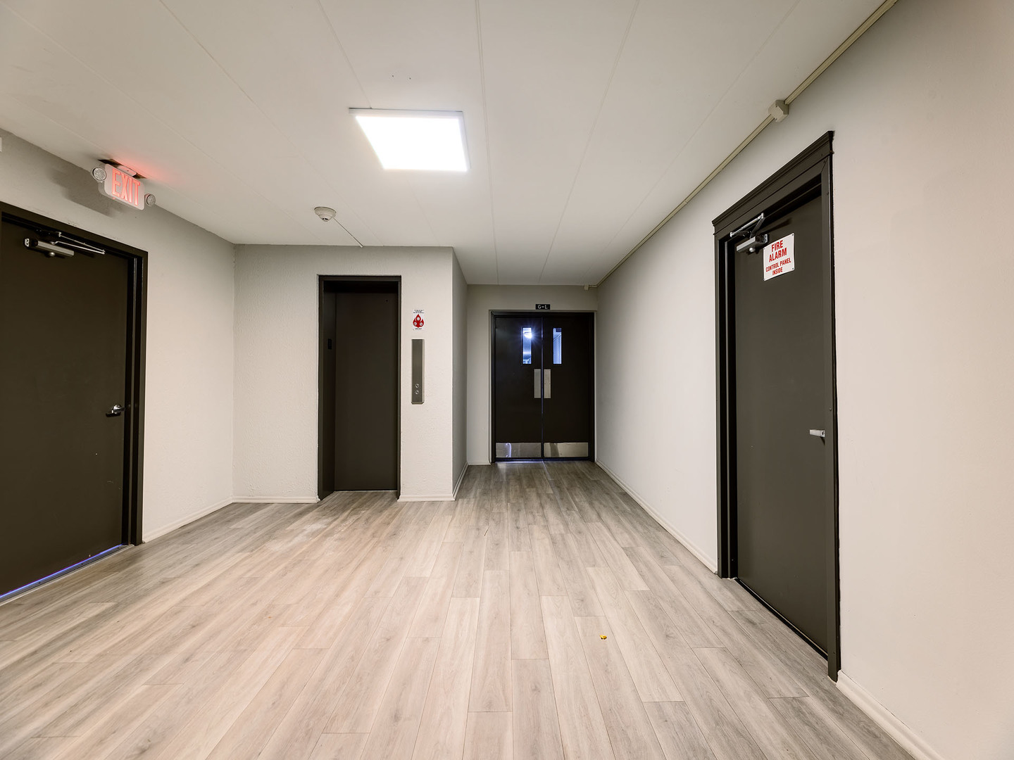 2315 East Olive Street, Unit 2B Arlington Heights, IL 60004 - Photo 21 of 30 a view of empty room with wooden floor