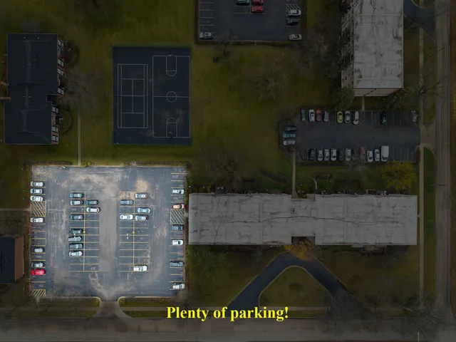 $215,000 | 2315 East Olive Street, Unit 2B, Arlington Heights, IL 60004